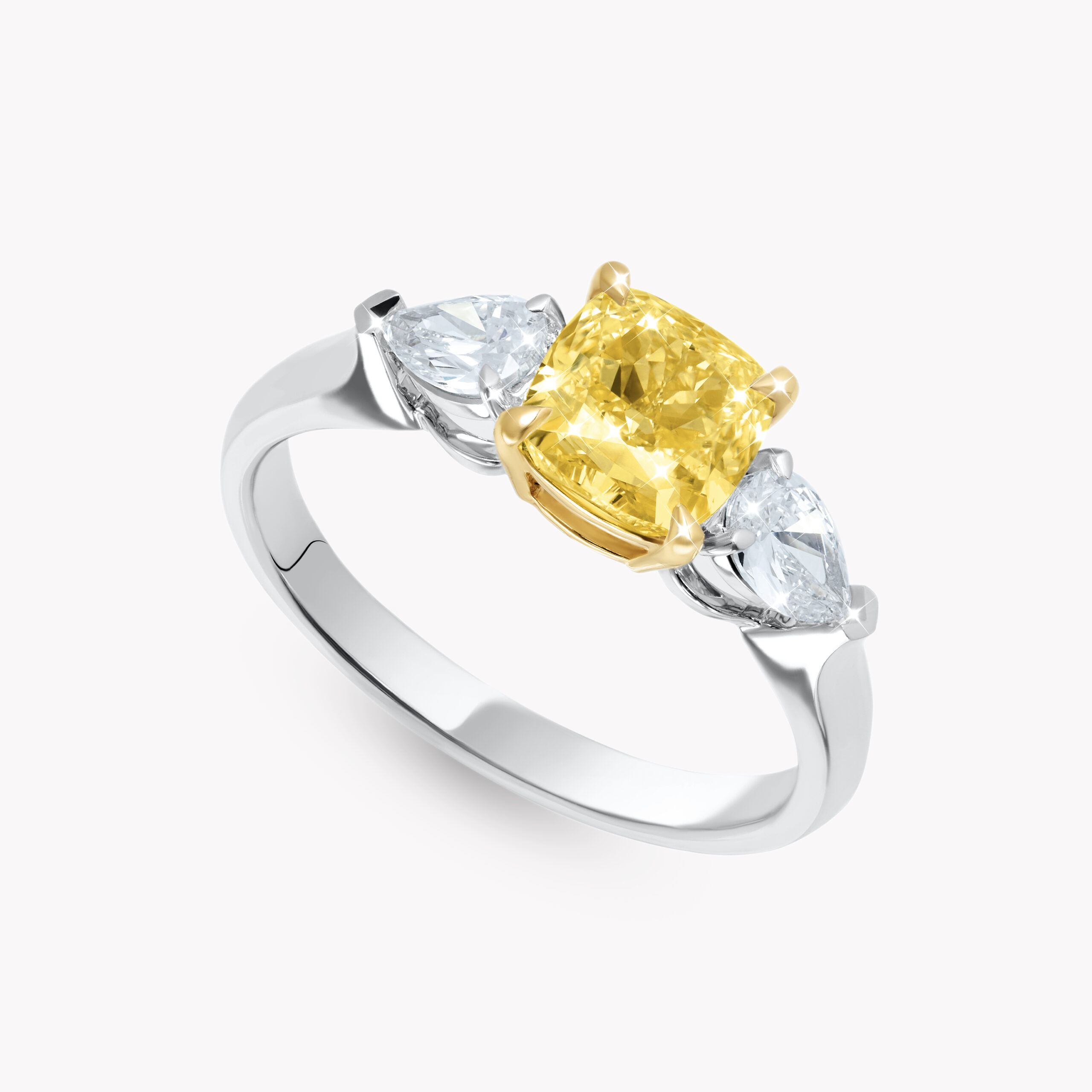 Каблучка з жовтим кушоном 1.35ct + бокові груші по 0.20ct