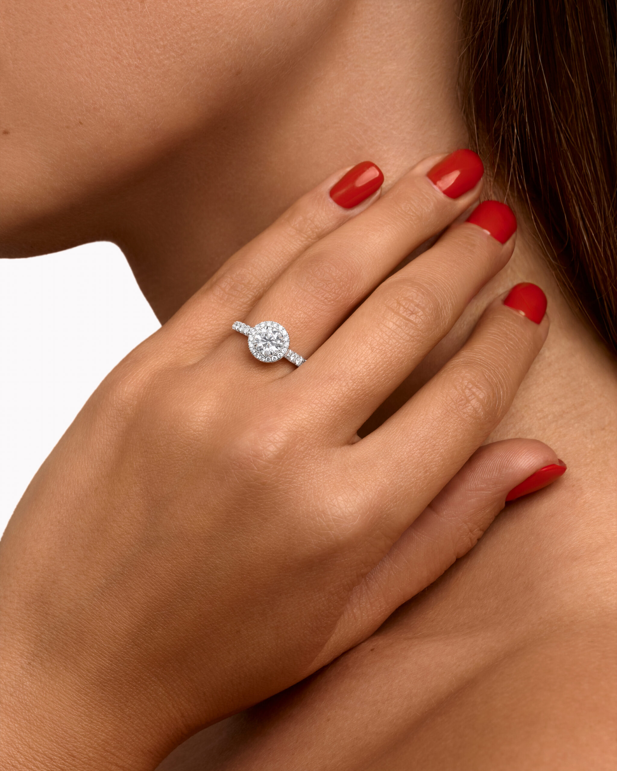 Round – Cut Diamond Halo Ring