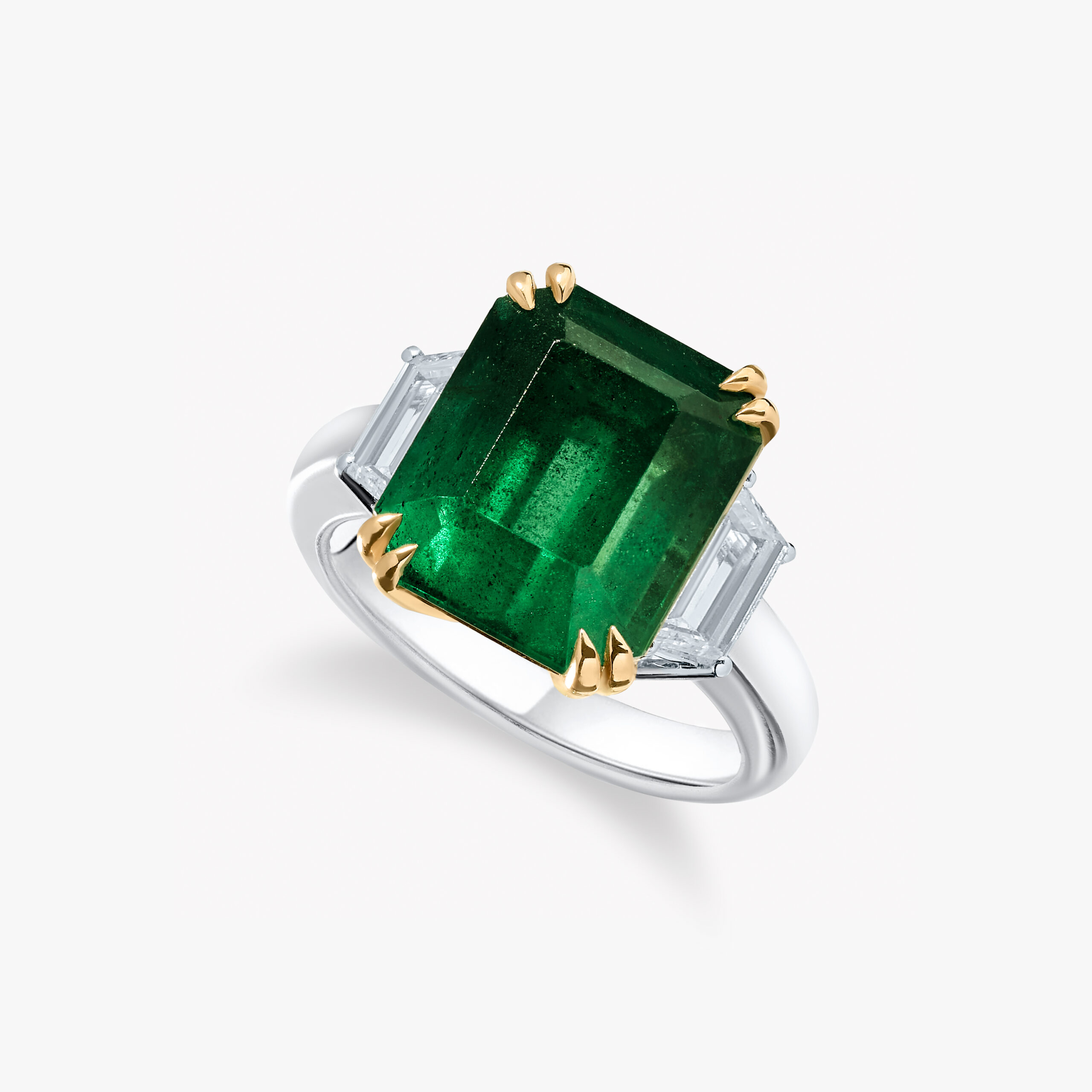 Emerald Ring 8.56ct with Trapezoide-Cut Diamonds 0.40ct + 0.39ct